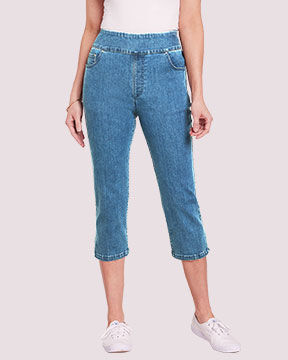 bottom half of model wearing BLUE capris