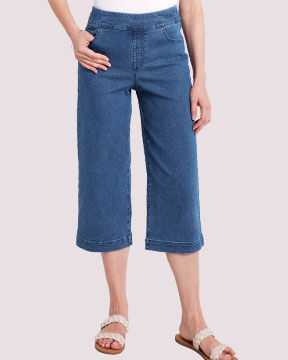 bottom half of model wearing BLUE capris