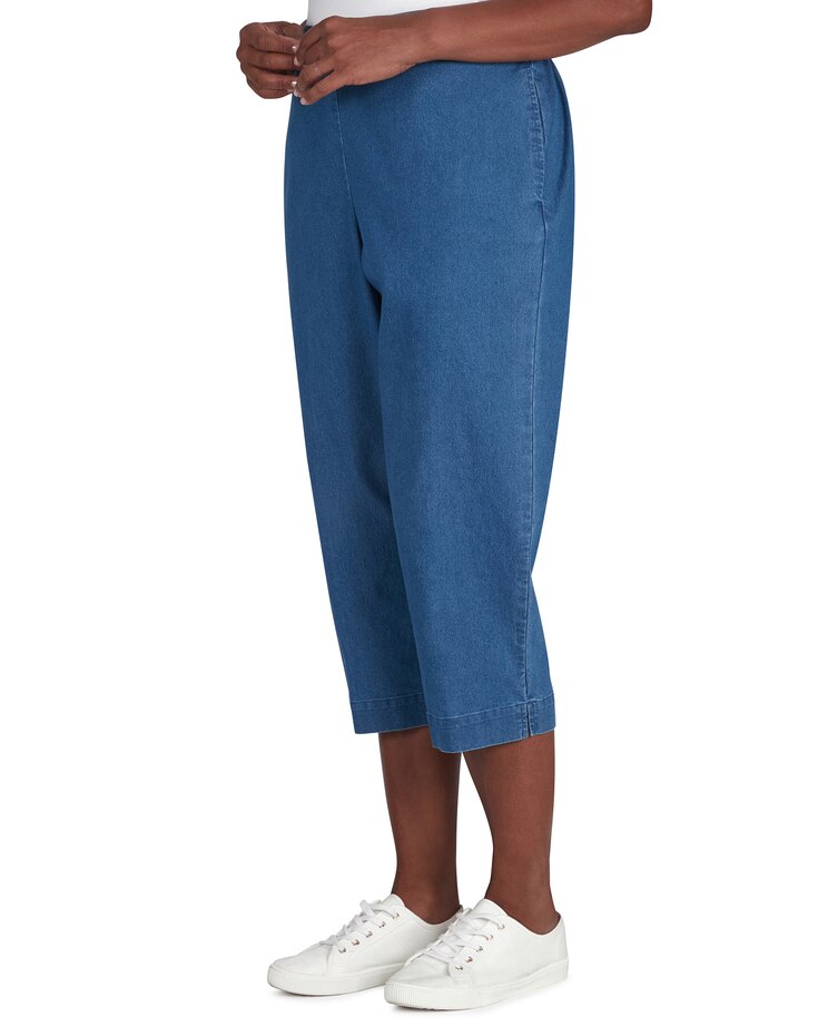 Alfred Dunner® Classic Fit Denim Capri Pant with Pockets image number 5