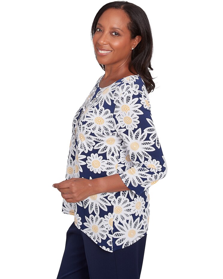 Alfred Dunner® Block Island Daisy Puff Print Top with Necklace image number 4
