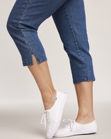 DenimEase™ Classic Pull-On Capris thumbnail number 3