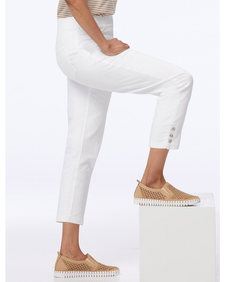 Liberty Knit Denim Cropped Button-Hem Pull-On Jeans image number 3