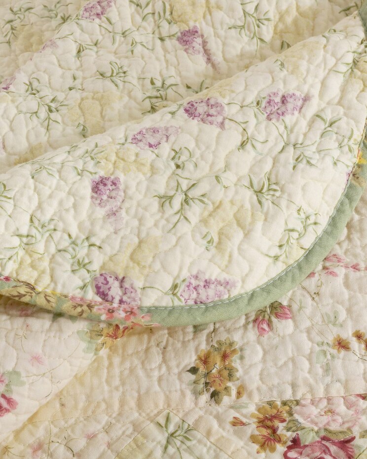 Bliss Quilt Set image number 3