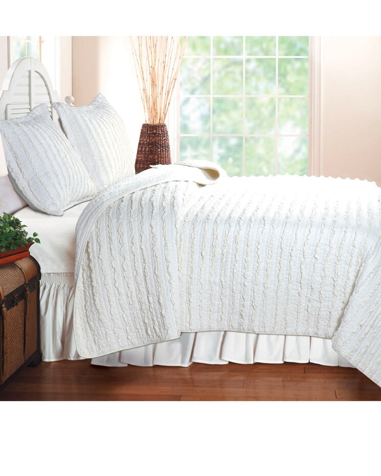 Ruffled Quilt Set image number 1
