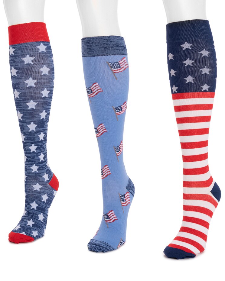 MUK LUKS® Unisex 3 PK Tall Nylon Blend Compression Socks image number 2