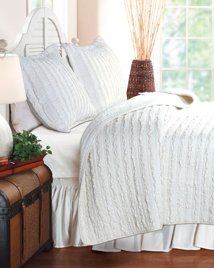 Ruffled Quilt Set image number 1