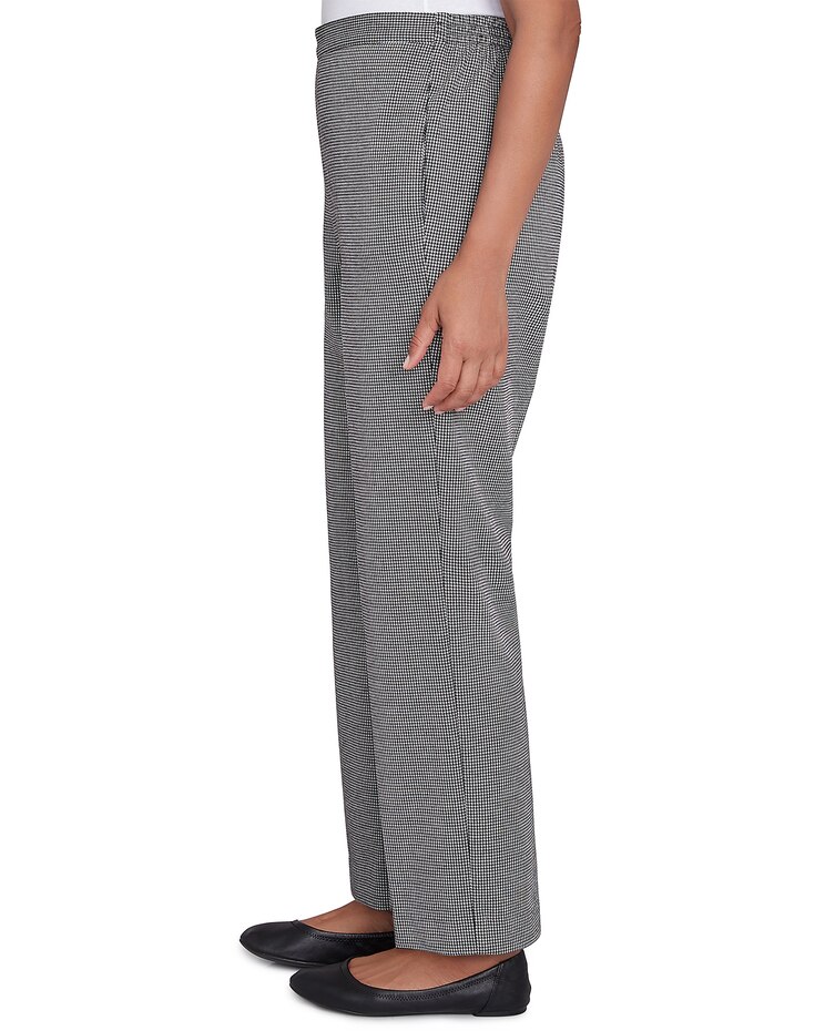 Alfred Dunner® Runway Ready Chic Comfort Waist Short Length Pant image number 4